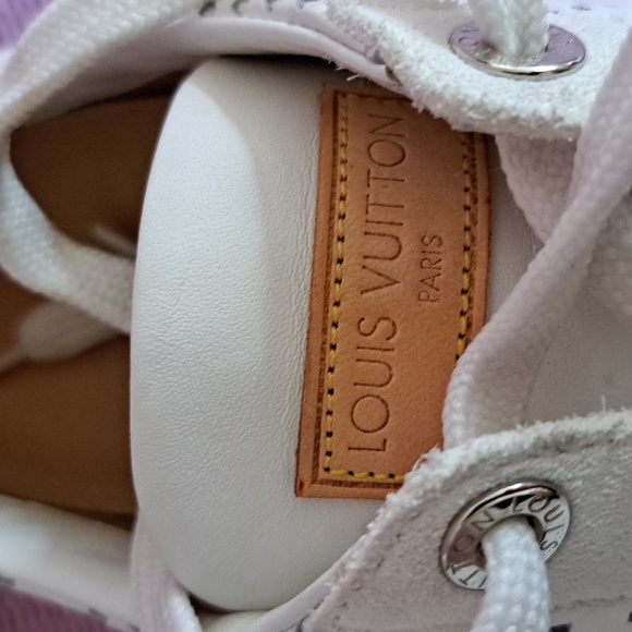 Louis Vuitton women's leather and suede sneakers. - Picture 5 of 9